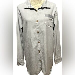 The North face women’s gray button front shirt L/S size XL